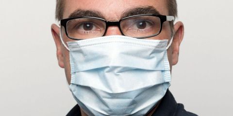 Surgical-mask-and-eyeglasses_Web.jpg