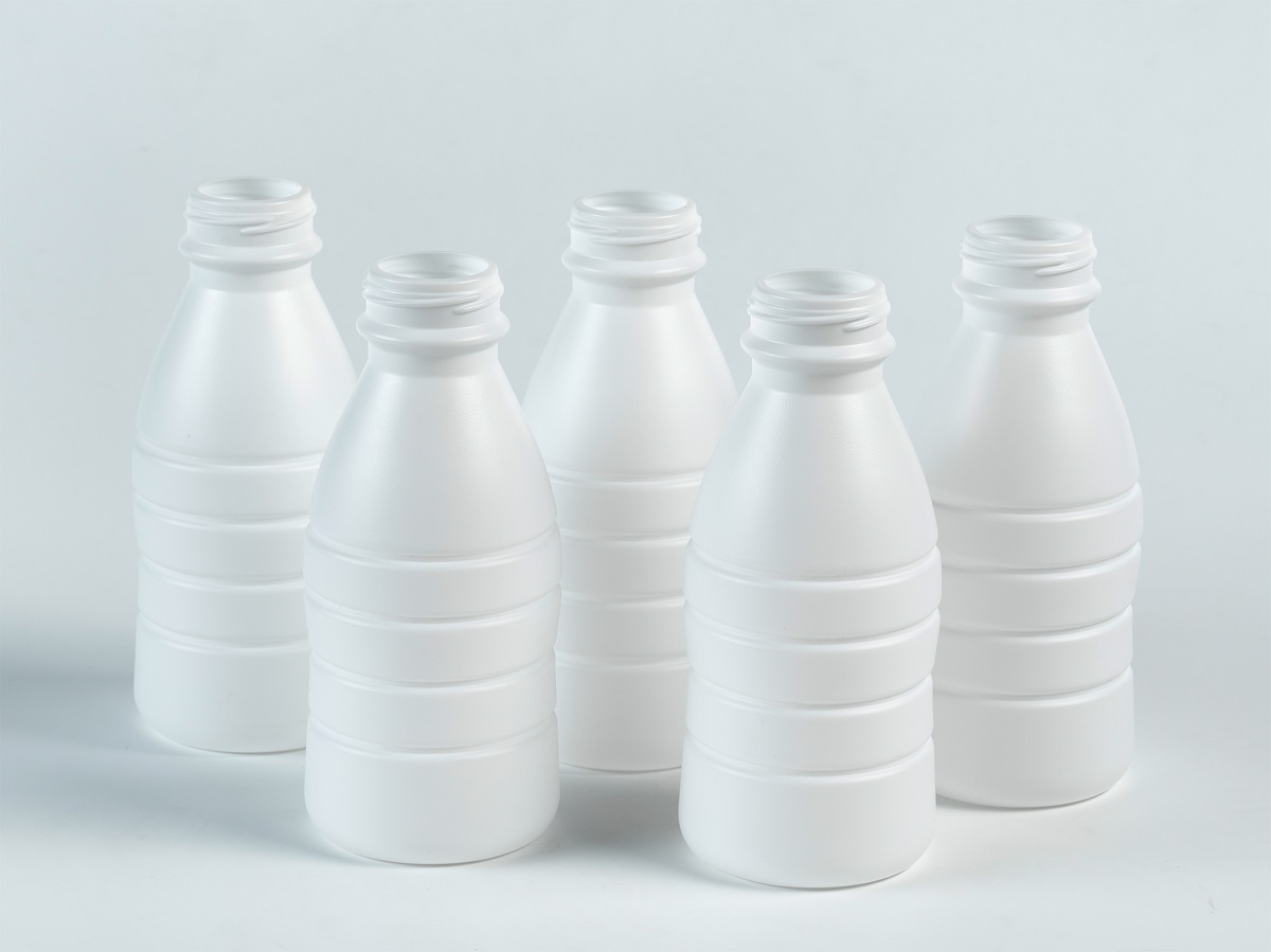 2_HDPE milk bottles_300dpi.jpg